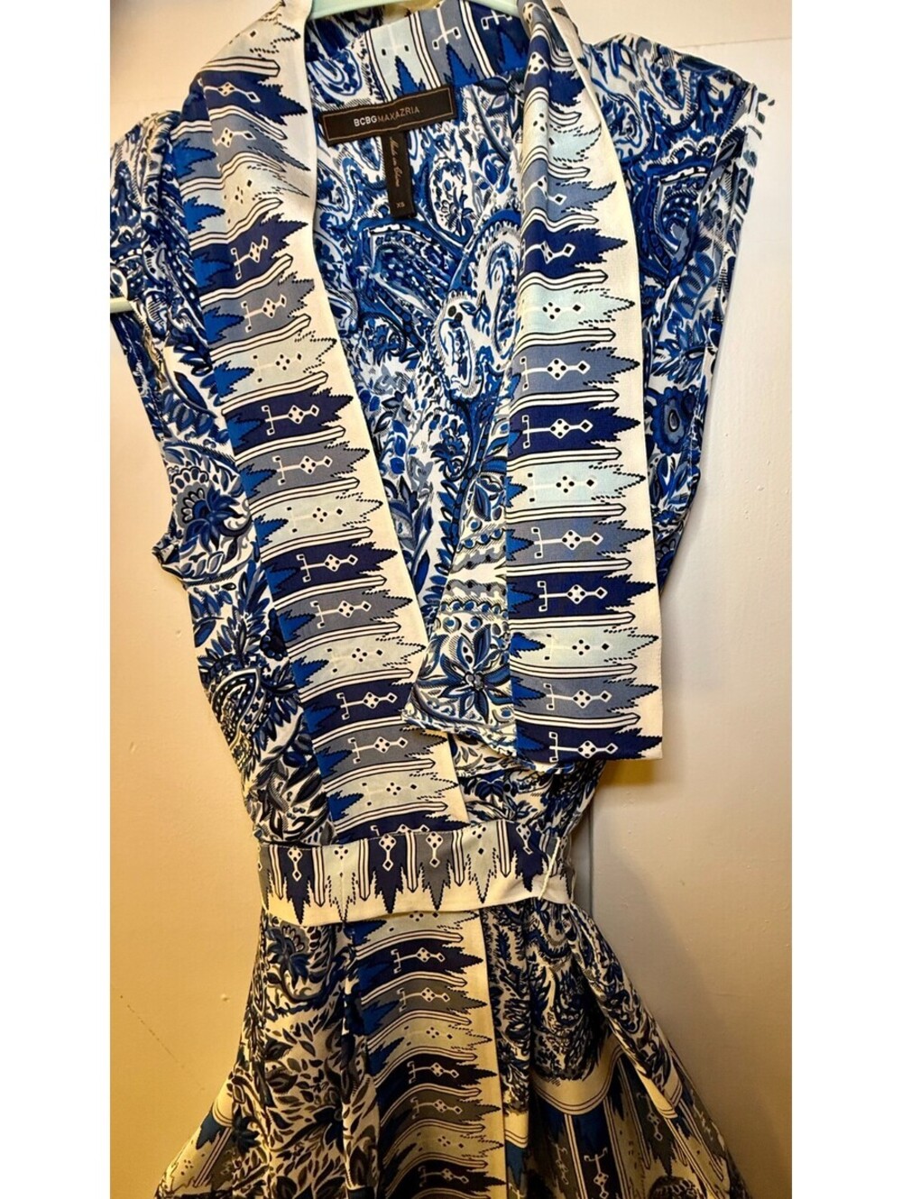 BCBGMAXAZRIA Idelle 100% Silk Wrap Dress Blue Paisley Mediterranean Print XS